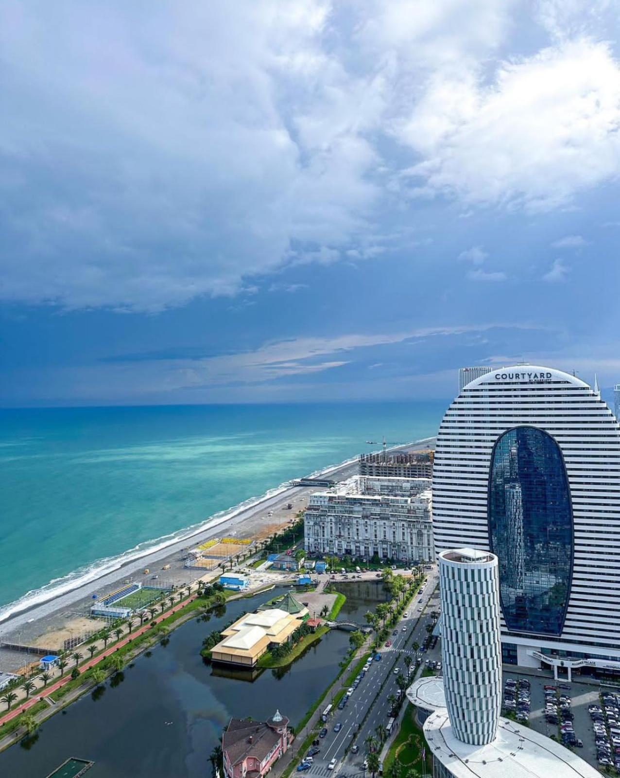 Queen Apartments In Батуми Экстерьер фото
