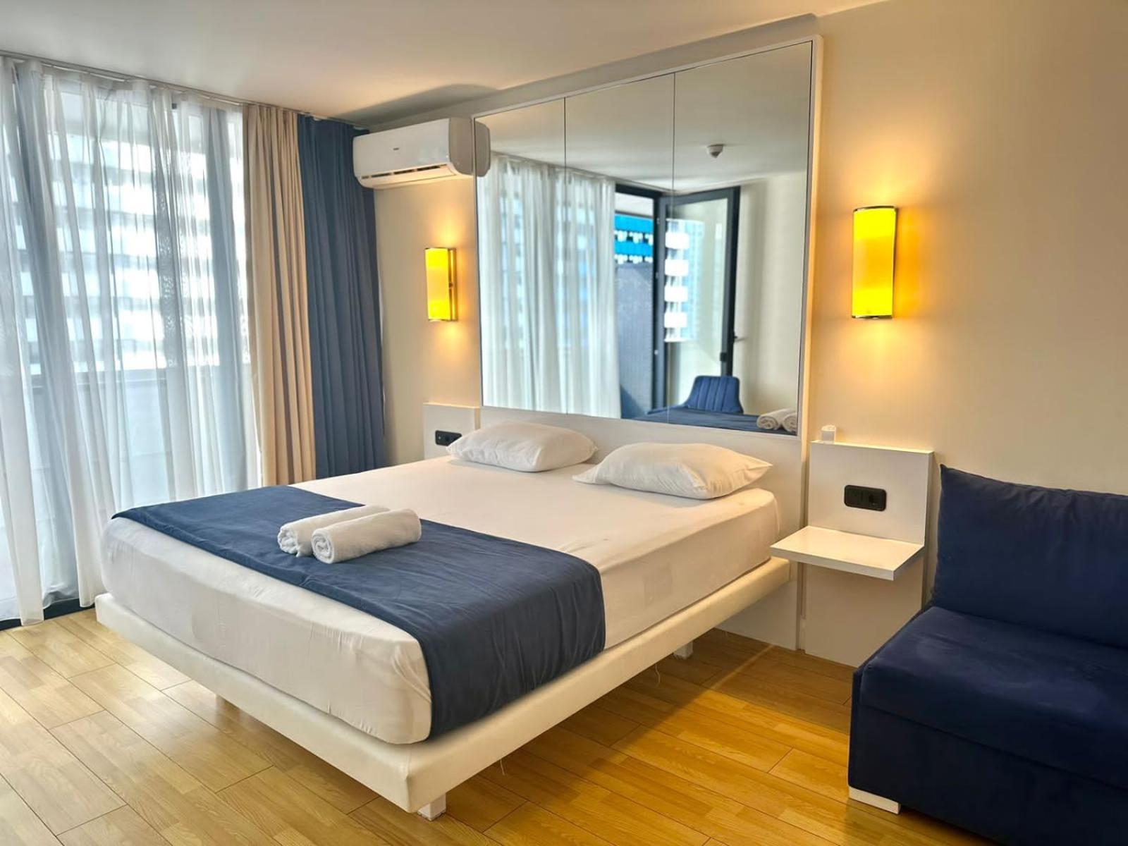 Queen Apartments In Батуми Экстерьер фото